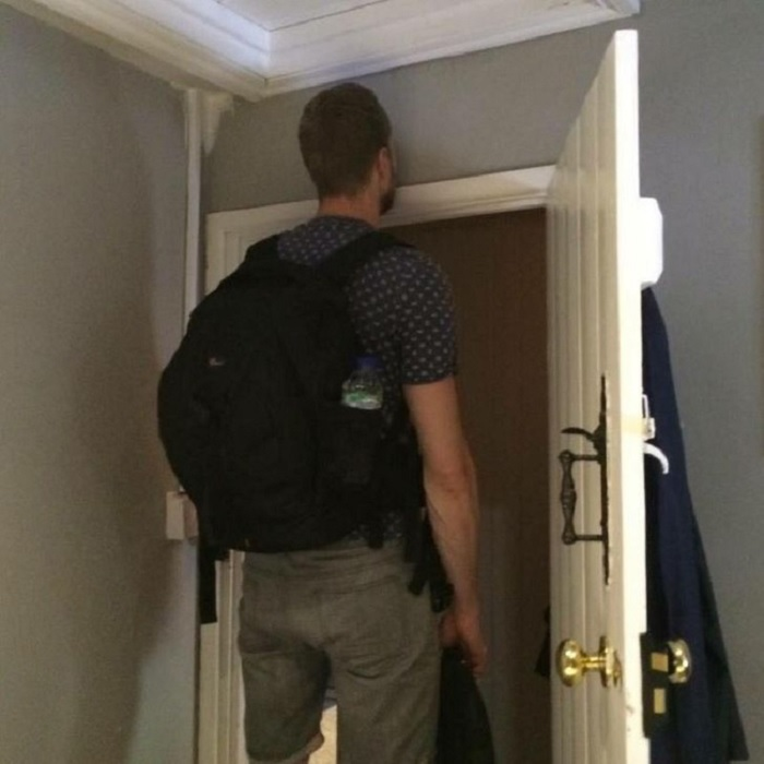 Loạt ảnh hài hước về nỗi khổ của người cao kều khiến dân mạng cười vỡ bụng - 11