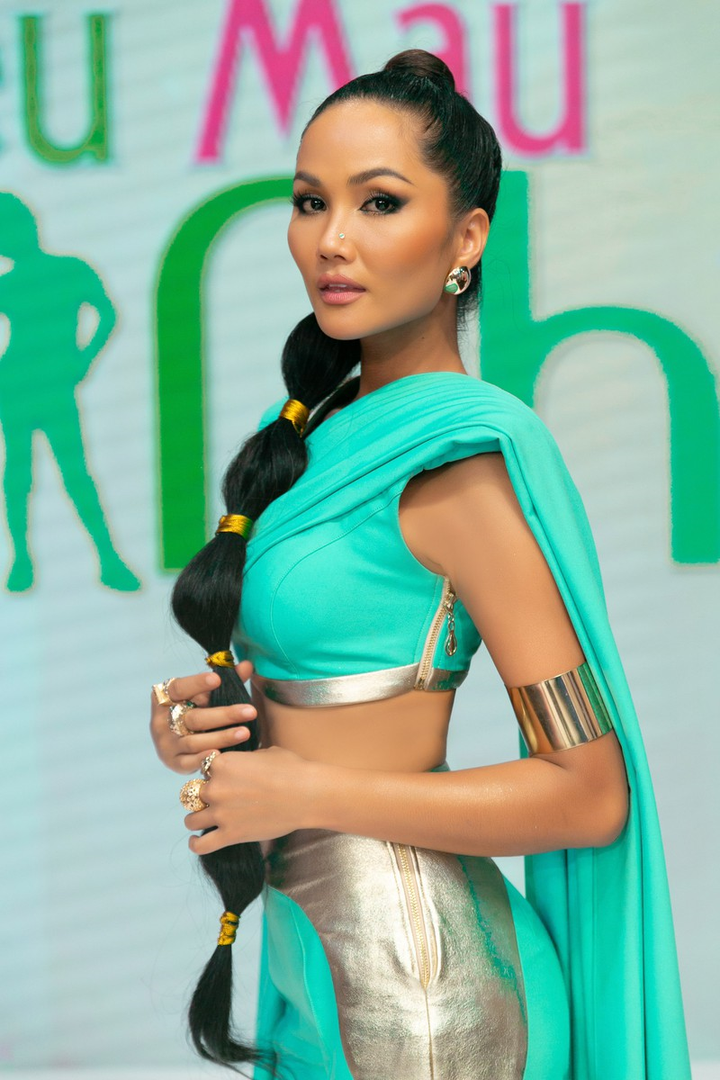 Hoa hậu H’Hen Niê đẹp ma mị trong tạo hình công chúa Jasmine - 1