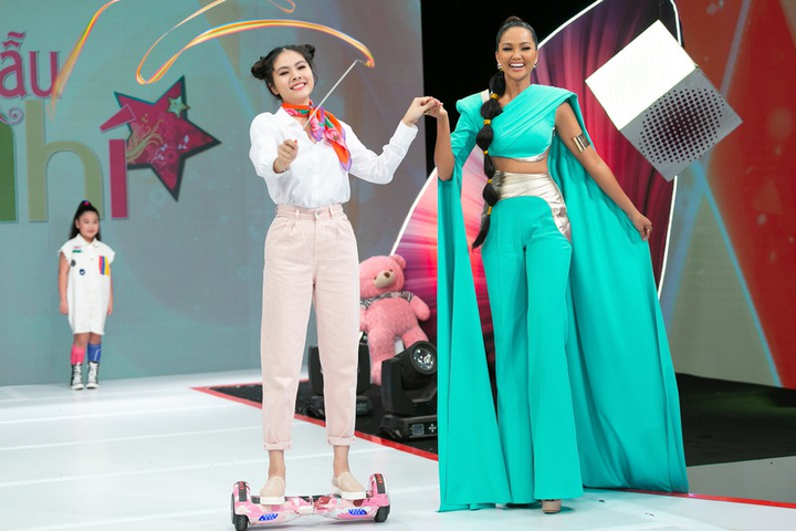 Hoa hậu H’Hen Niê đẹp ma mị trong tạo hình công chúa Jasmine - 10