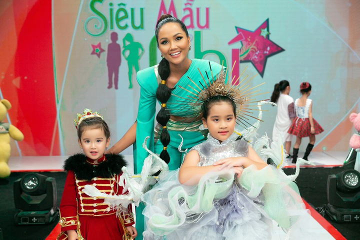 Hoa hậu H’Hen Niê đẹp ma mị trong tạo hình công chúa Jasmine - 12