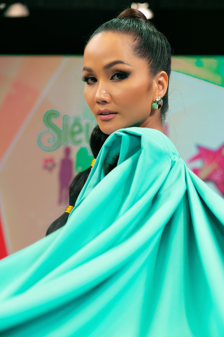 Hoa hậu H’Hen Niê đẹp ma mị trong tạo hình công chúa Jasmine - 13