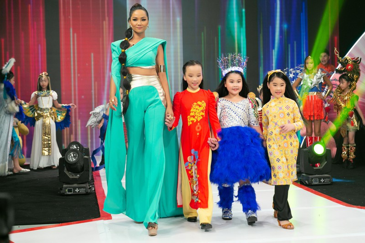 Hoa hậu H’Hen Niê đẹp ma mị trong tạo hình công chúa Jasmine - 6