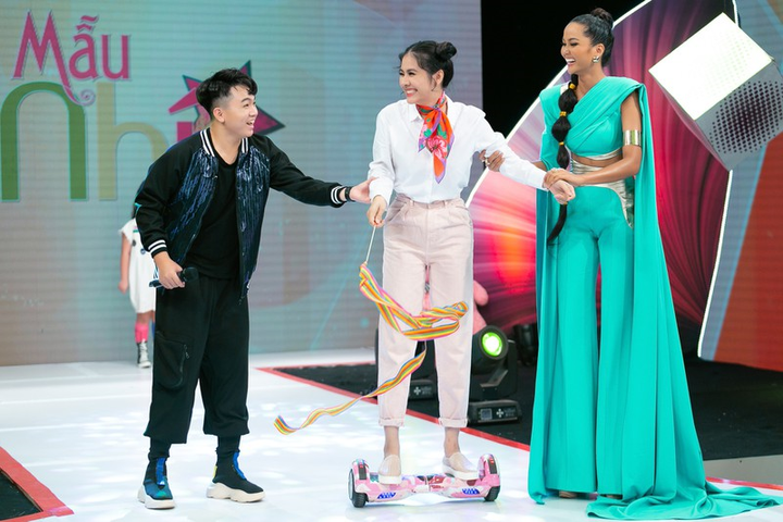 Hoa hậu H’Hen Niê đẹp ma mị trong tạo hình công chúa Jasmine - 8