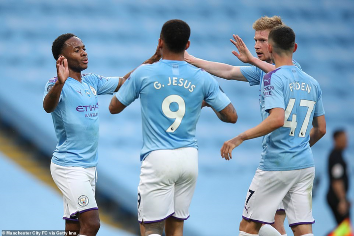 Ảnh: Liverpool thua thảm trong ngày được Man City xếp hàng chào đón - 11
