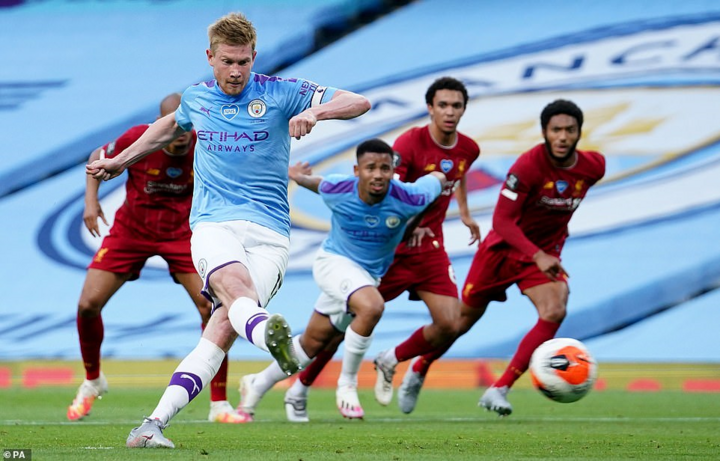 Ảnh: Liverpool thua thảm trong ngày được Man City xếp hàng chào đón - 4