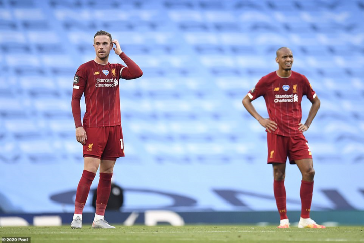 Ảnh: Liverpool thua thảm trong ngày được Man City xếp hàng chào đón - 7
