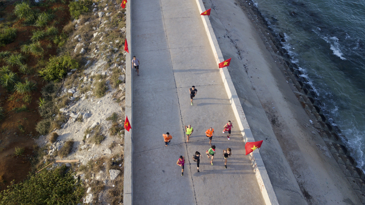 Đường chạy marathon tuyệt đẹp giữa đại dương - 9