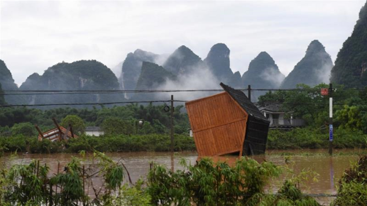Mưa lũ kéo dài ở Trung Quốc, 106 người chết và mất tích - 1