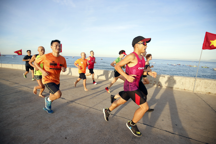 Đường chạy marathon tuyệt đẹp giữa đại dương - 11