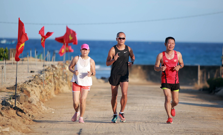 Đường chạy marathon tuyệt đẹp giữa đại dương - 10