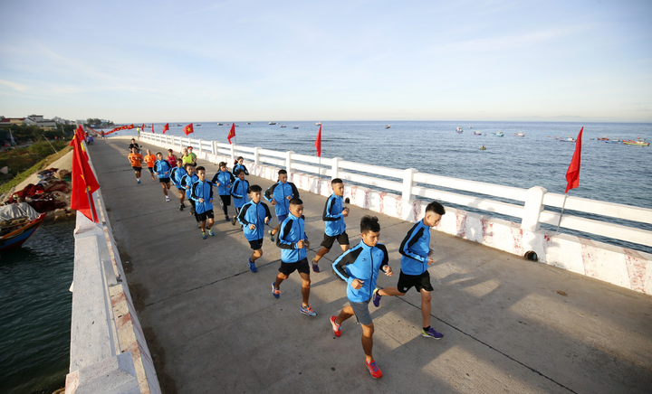 Đường chạy marathon tuyệt đẹp giữa đại dương - 8