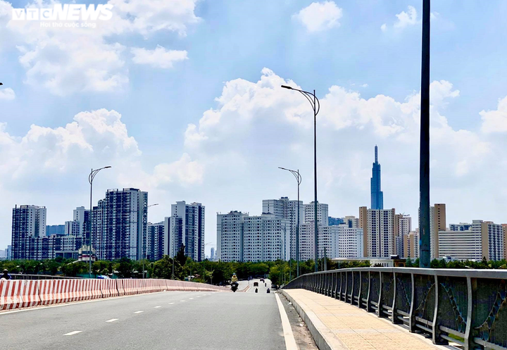 Bất động sản TP.HCM 'chát' giá do thiếu nguồn cung, Long An thành 'vùng đất hứa' - 1