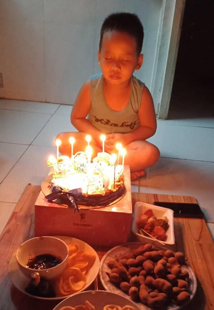 Cậu bé khóc nức nở vì bị 'chiếm sân khấu' trong sinh nhật mình - 4