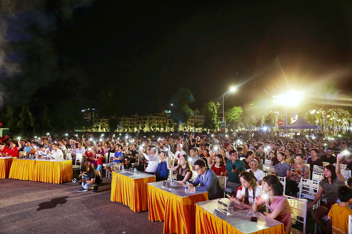 Cư dân Vinhomes Star City thăng hoa cùng Mỹ Linh trong đêm nhạc Starry Night - 1