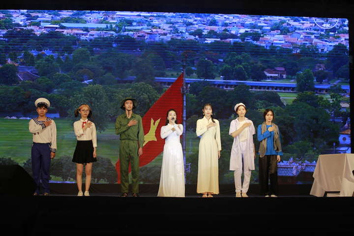 Mất chưa đến 5 phút, nam sinh Quảng Bình giành học bổng hàng trăm triệu đồng - 11