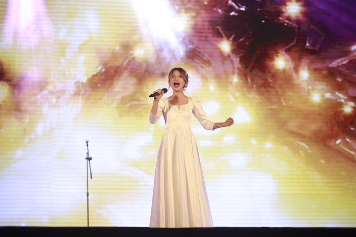 Mất chưa đến 5 phút, nam sinh Quảng Bình giành học bổng hàng trăm triệu đồng - 4