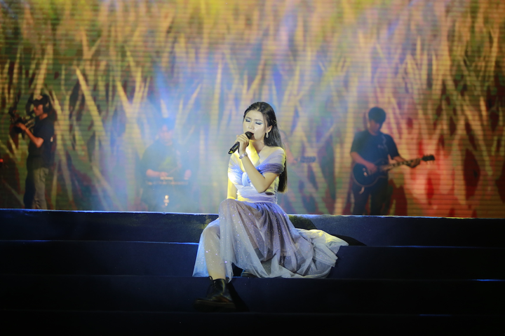 Mất chưa đến 5 phút, nam sinh Quảng Bình giành học bổng hàng trăm triệu đồng - 7