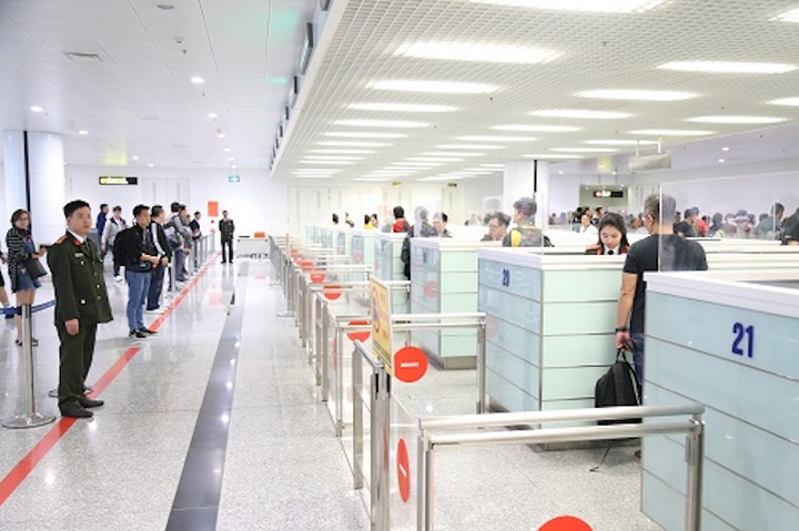 Kiểm soát xuất nhập cảnh bằng cổng kiểm soát tự động - 1