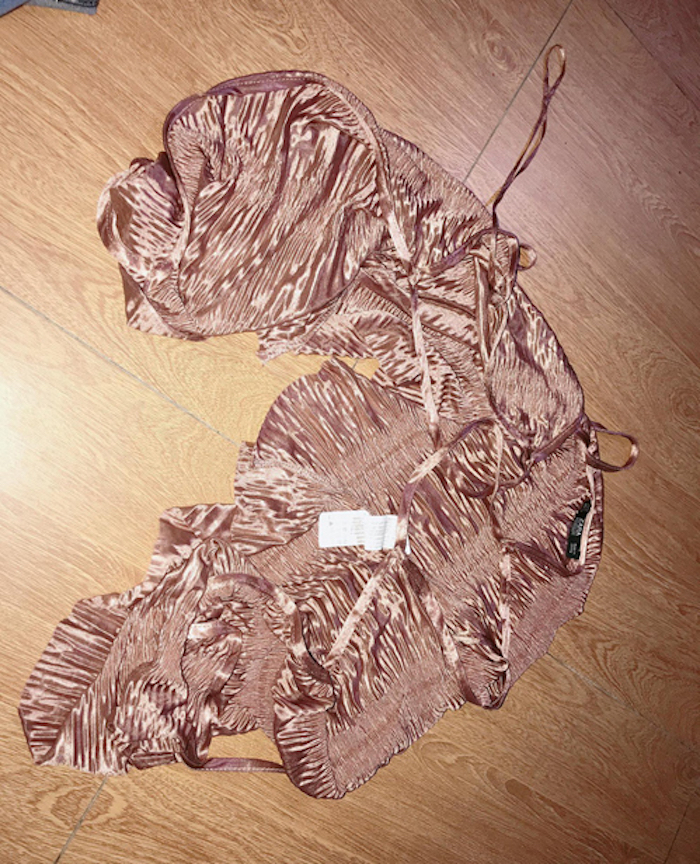 Áo mua về không biết mặc, cô nàng định làm rèm cửa - 3