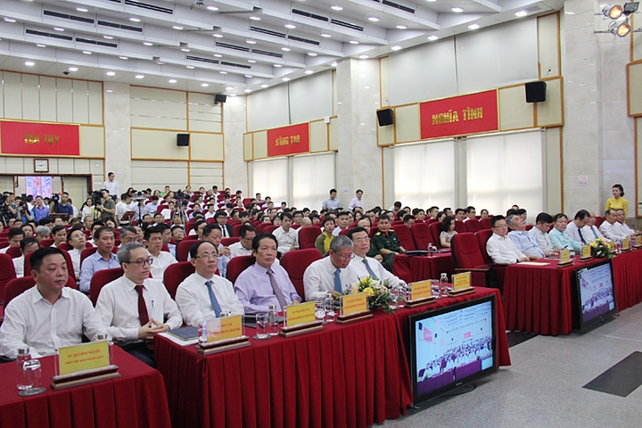 Bộ TT&TT: Đảm bảo mỗi người dân sẽ có một máy điện thoại thông minh - 1