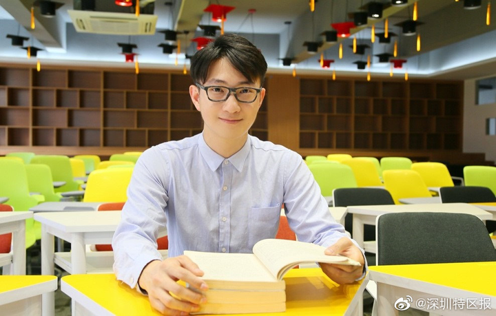 Thầy giáo trẻ gây sốt mạng khi tặng 'bánh mì Doraemon' cho học sinh - 1