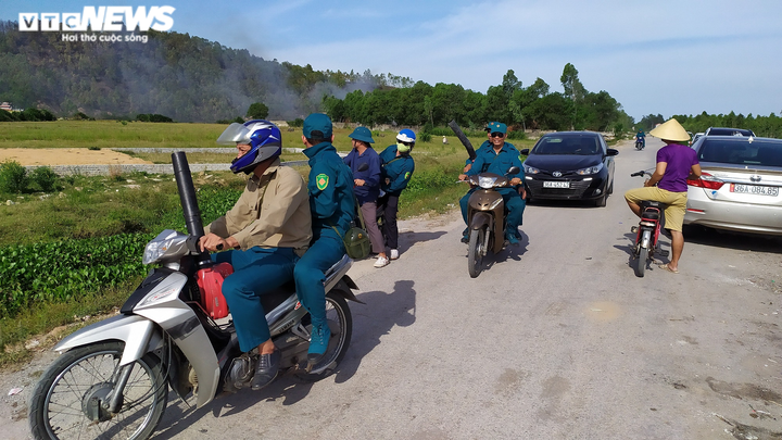 Rừng ở Thanh Hóa đang bốc cháy dữ dội giữa trời nắng gắt - 5