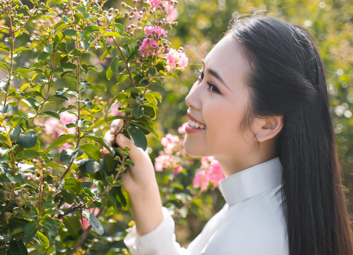 Á khôi Sinh viên Việt Nam khoe vẻ đẹp tinh khôi trong tà áo dài trắng - 1