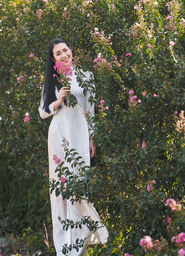 Á khôi Sinh viên Việt Nam khoe vẻ đẹp tinh khôi trong tà áo dài trắng - 3