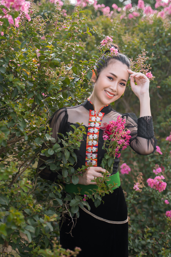 Á khôi Sinh viên Việt Nam khoe vẻ đẹp tinh khôi trong tà áo dài trắng - 7