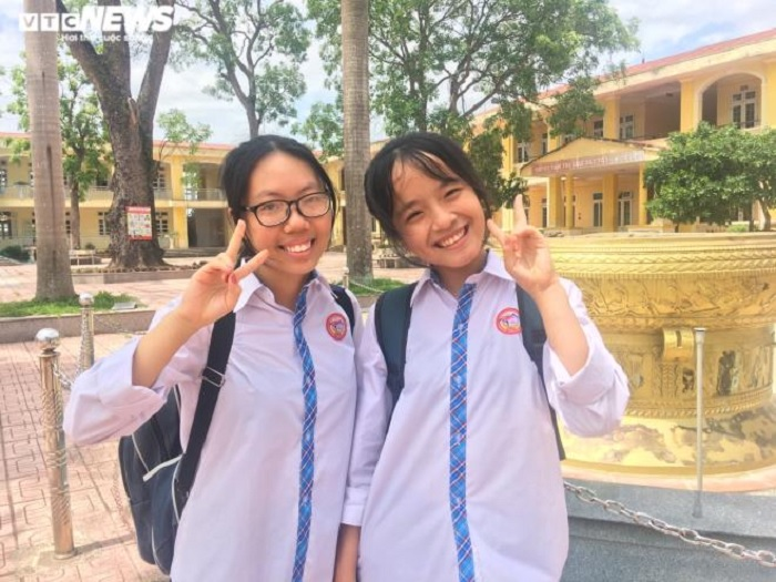 Gặp nữ sinh nhảy chân sáo khi được giấy khen gây 'bão' mạng - 4