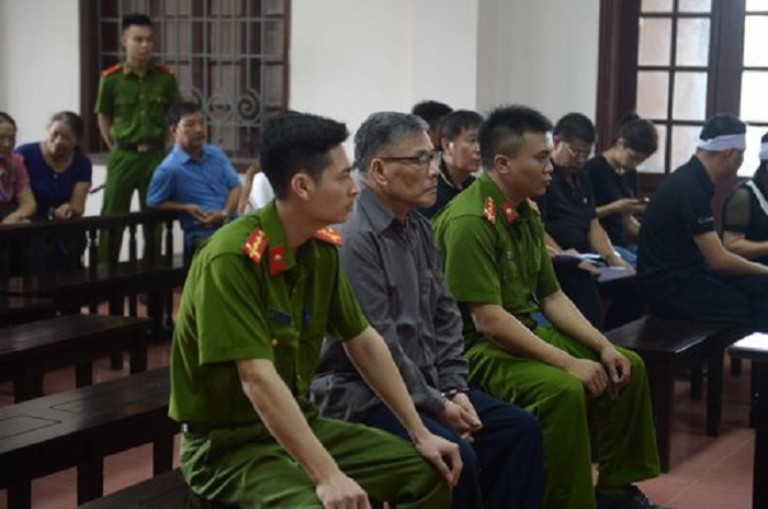 Kẻ truy sát cả nhà em gái: 'Bị cáo từng quỳ lạy các cháu để xin lại tiền' - 1