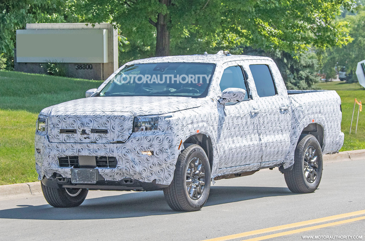  Nissan Frontier 2021 với nhiều cải tiến lần đầu lộ diện - 1