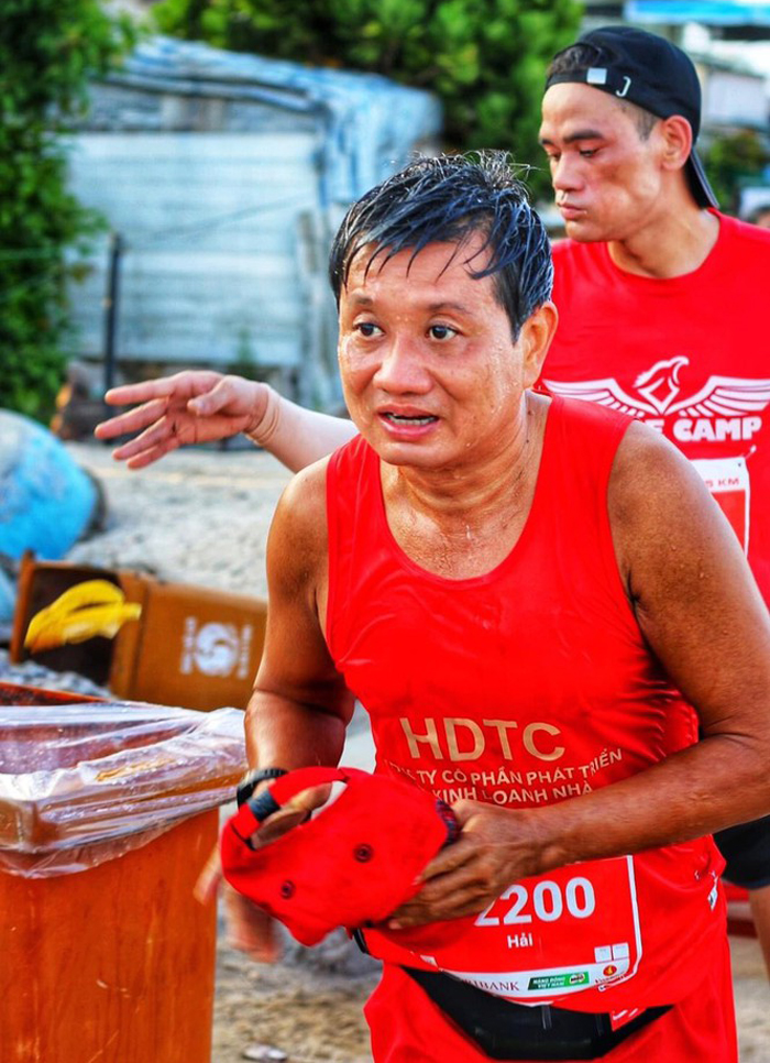 Ông Đoàn Ngọc Hải kể chuyện chạy hơn 42km giữa trời nắng 40 độ ngoài đảo núi lửa - 2