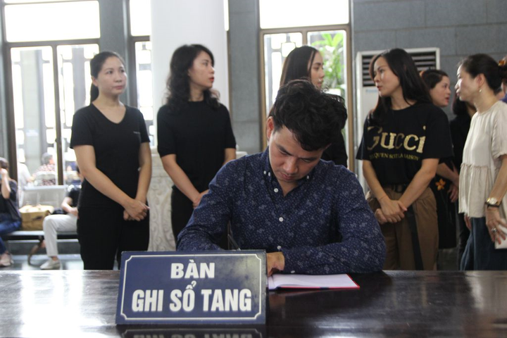 NSND Trung Anh, Xuân Bắc nghẹn ngào tiễn đưa bà Vi 'Của để dành' - 7