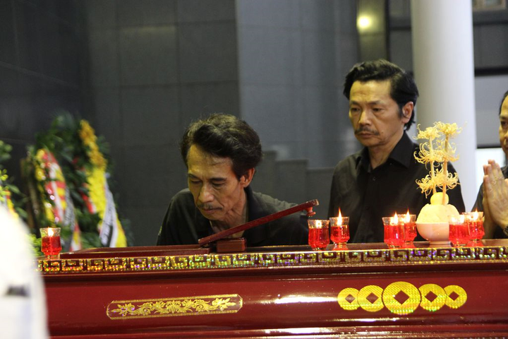 NSND Trung Anh, Xuân Bắc nghẹn ngào tiễn đưa bà Vi 'Của để dành' - 9