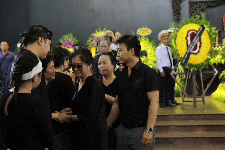 NSND Trung Anh, Xuân Bắc nghẹn ngào tiễn đưa bà Vi 'Của để dành' - 10