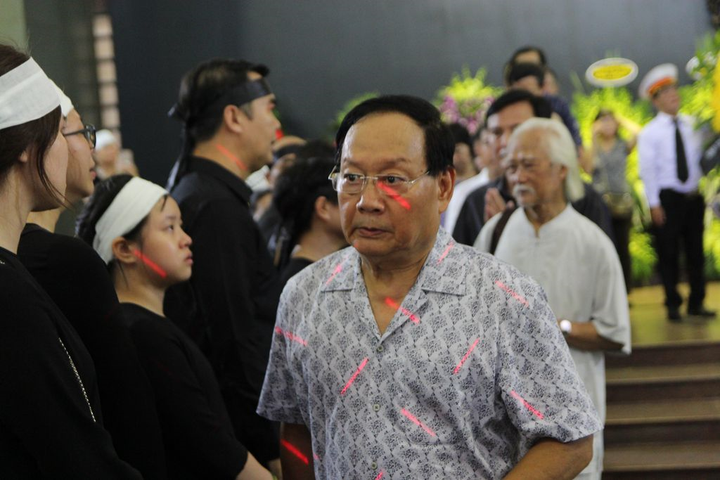 NSND Trung Anh, Xuân Bắc nghẹn ngào tiễn đưa bà Vi 'Của để dành' - 11