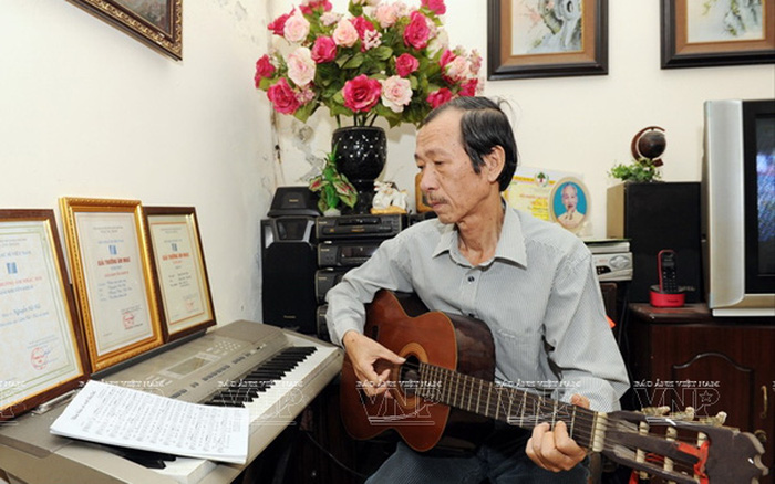 Tác giả bài hát về 'cá vàng bơi trong bể nước' qua đời - 1