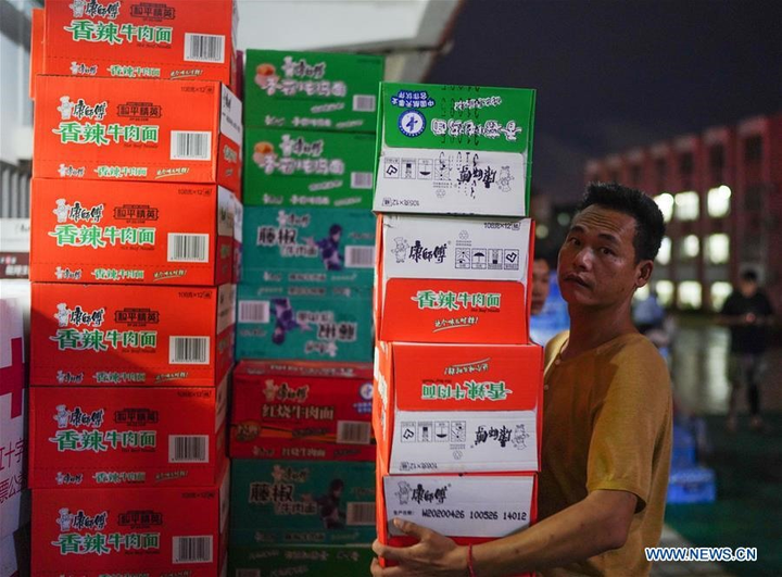 Ảnh: Cuộc sống của người dân chạy lũ ở Trung Quốc - 3