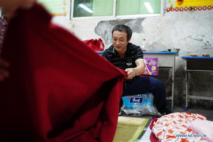 Ảnh: Cuộc sống của người dân chạy lũ ở Trung Quốc - 5