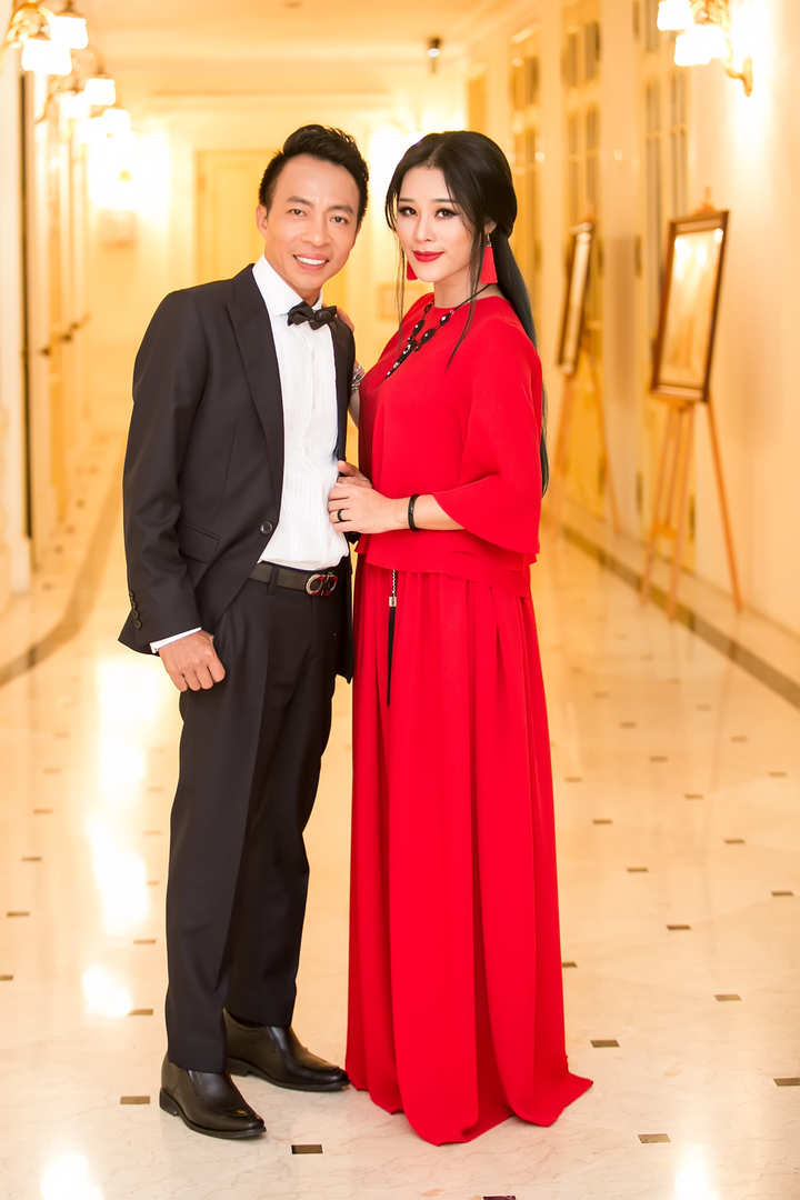 Vợ kém 18 tuổi của NSƯT Việt Hoàn từng muốn ly hôn - 1