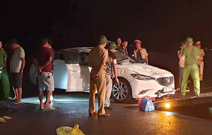 Ô tô con lao xuống biển ở Quảng Ninh: 3 nạn nhân thiệt mạng - 1