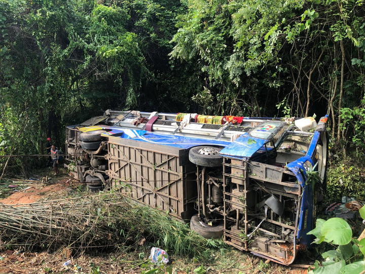 Hiện trường vụ tai nạn thảm khốc khiến 6 người chết ở Kon Tum - 7