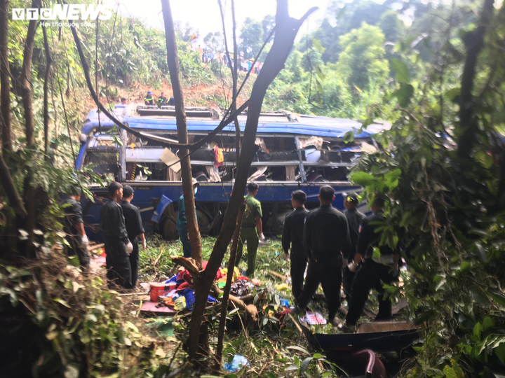 Hiện trường vụ tai nạn thảm khốc khiến 6 người chết ở Kon Tum - 3