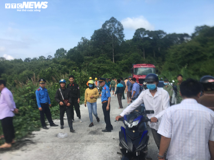 Hiện trường vụ tai nạn thảm khốc khiến 6 người chết ở Kon Tum - 2