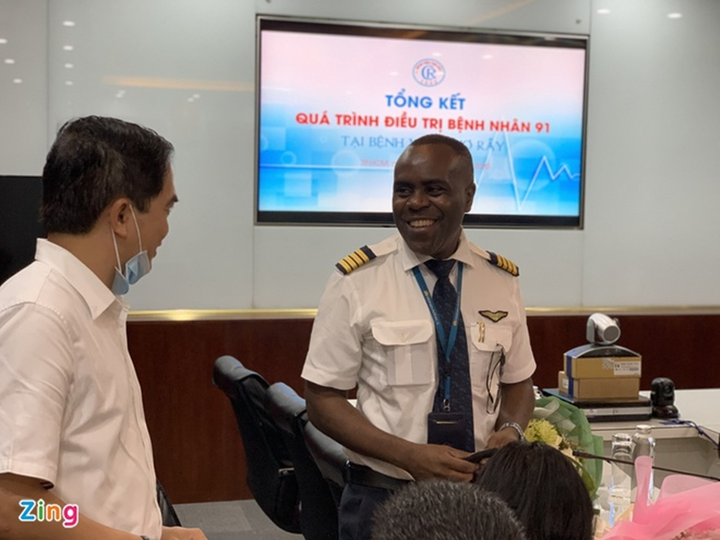 BV Chợ Rẫy kiểm soát chặt lối đi chính, chuẩn bị đưa phi công người Anh ra viện - 2