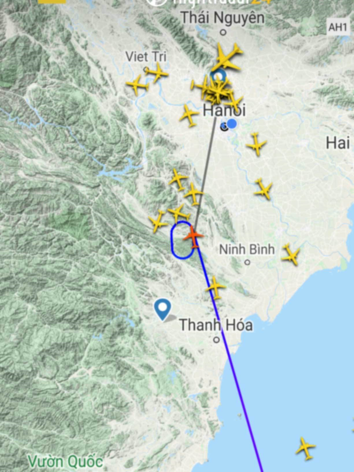 Khách mệt mỏi ngồi chờ hàng giờ trên máy bay ở 2 sân bay lớn nhất nước - 4