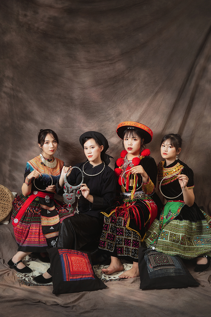 Ảnh kỷ yếu đậm chất dân tộc của học sinh Cao Bằng khiến dân mạng thích thú - 2