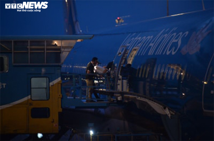 Hình ảnh chuyến bay chở phi công người Anh từ TP.HCM đi Hà Nội - 5