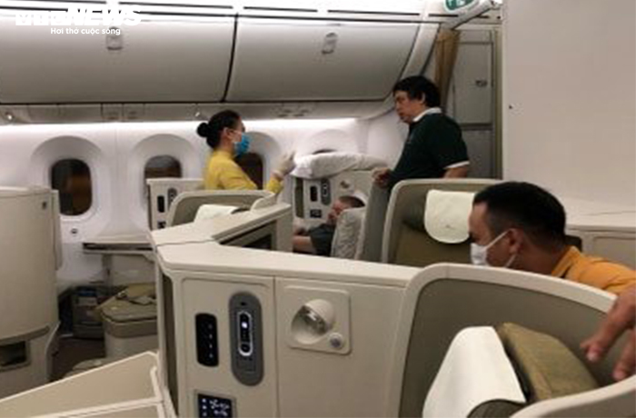 Hình ảnh chuyến bay chở phi công người Anh từ TP.HCM đi Hà Nội - 8